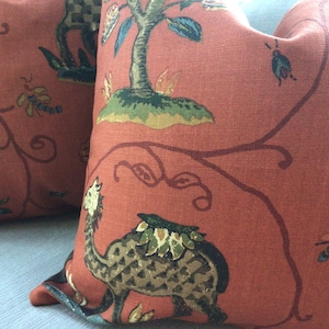 Funda de almohada Schumacher en rojo fuego de LA MENAGERIE