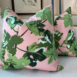 Peter Dunham INDOOR/OUTDOOR Feigenblatt in rosa und grünen Kissenbezügen