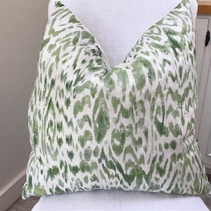 Thibaut “Carlotta” in green flax covers