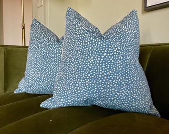 Fundas de almohada de Thibaut "FAWN" en Lake