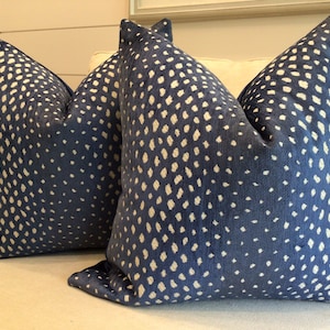 Thibaut “Gazelle” con fundas de almohada azules