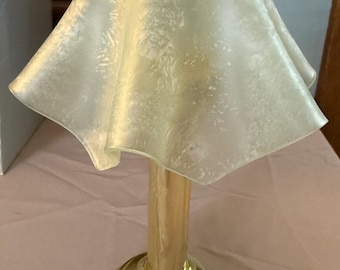 Lámpara de mesa veneciana Partylite descatalogada con pantalla de cristal esmerilado tipo pañuelo de 25 cm (10 pulgadas)