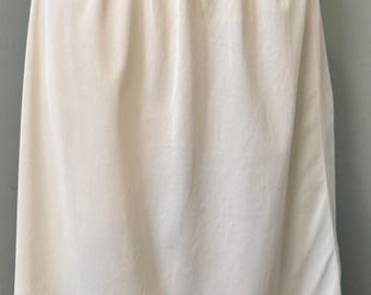 Lencería vintage Sears blanca ultratransparente de nailon con solapa de almohada y encaje, media enagua, talla M