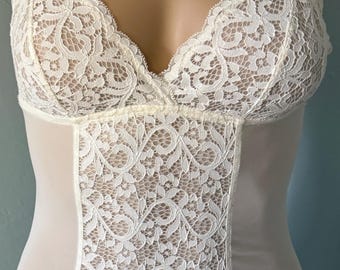 Lencería tipo teddy vintage de Gilligan & O'Malley, color blanco transparente, con encaje. Talla S.