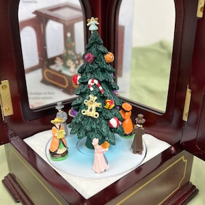 【美品】フンメル人形★Christmas Wish Music Box 1999 il_300x300.5630407280_2ro5.jpg