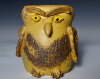 Ręcznie robiony porcelanowy wazon z mądrą sową, ceramiczny wazon z sową, brązowy ceramiczny wazon z sową, sztuka porcelanowa, sztuka inspirowana naturą, prezent z sową, prezent dla miłośnika sów