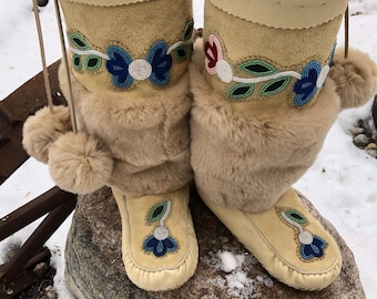 Digital PDF Mukluk 3 Petal Metis Flower Beading Pattern