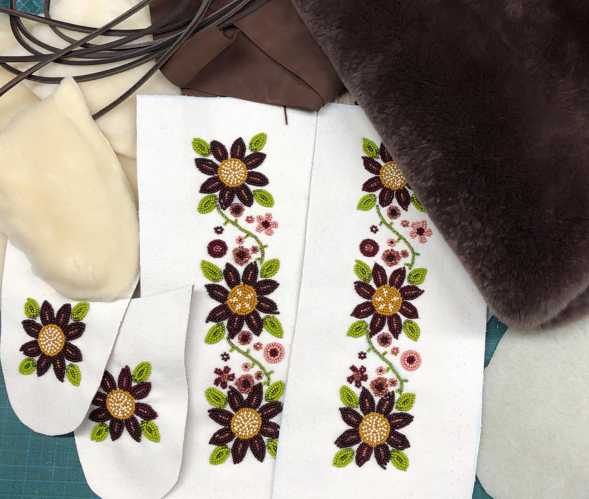 Digital PDF Storybook Mukluk Daisy Chain Beading Pattern - Etsy Canada