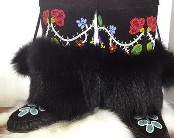 A Mukluk Metis Flower Beading pattern