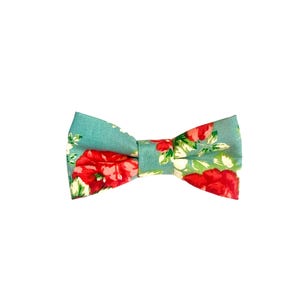 Pajarita «Flor rosa», lazo floral para perrita, lazo elástico, accesorio para collar, lazo para perrita, flores rojas, perrita, cachorro