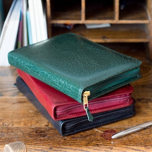 Modern Leather Writing Case CAT111 Writing Set Personalised with Initials Modern Leather Writing Case CAT111 Writing Set Personalised with Initials