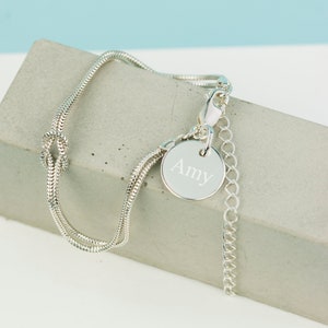 Brautjungfer, die den Knot Sterlingsilber-Armband bindet Geschenkbox Personalisierter Anhänger Sterling Silber 925 Brautjungfer Danke Geschenk Bild 2