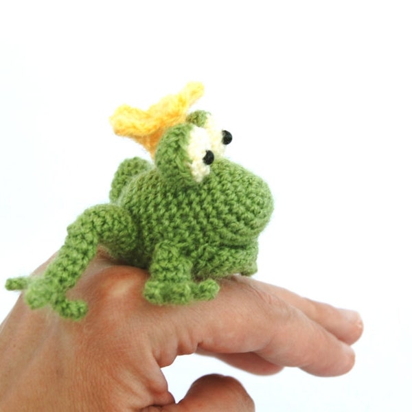 crochet frog, miniature frog king, kiss the frog, funny animal gift, little green frog, amigurumi tiny animal, green, stuffed doll, handsome