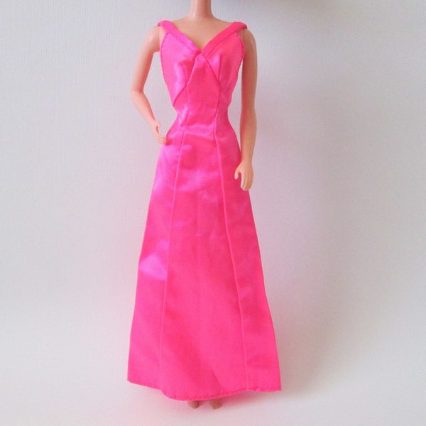 Robe Vintage Pour Poupée Barbie Des Années 70 – Collection Superstar
