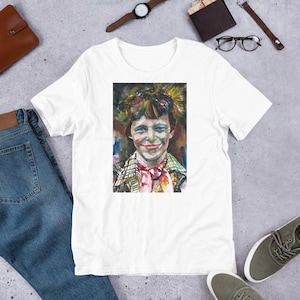 Camiseta unisex - Retrato en acuarela de AMELIA EARHART - Camiseta de tela, ropa, vestido, camiseta, traje, ropa, impresión artística, pintura, aviador, piloto