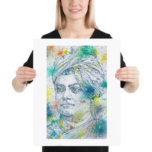 Op de afbeelding: Een kleurrijke abstracte kunstprint met een zwart-witte lijntekening van een man met een tulband. De achtergrond is een mix van blauwe, groene, gele en oranje verfspatten.