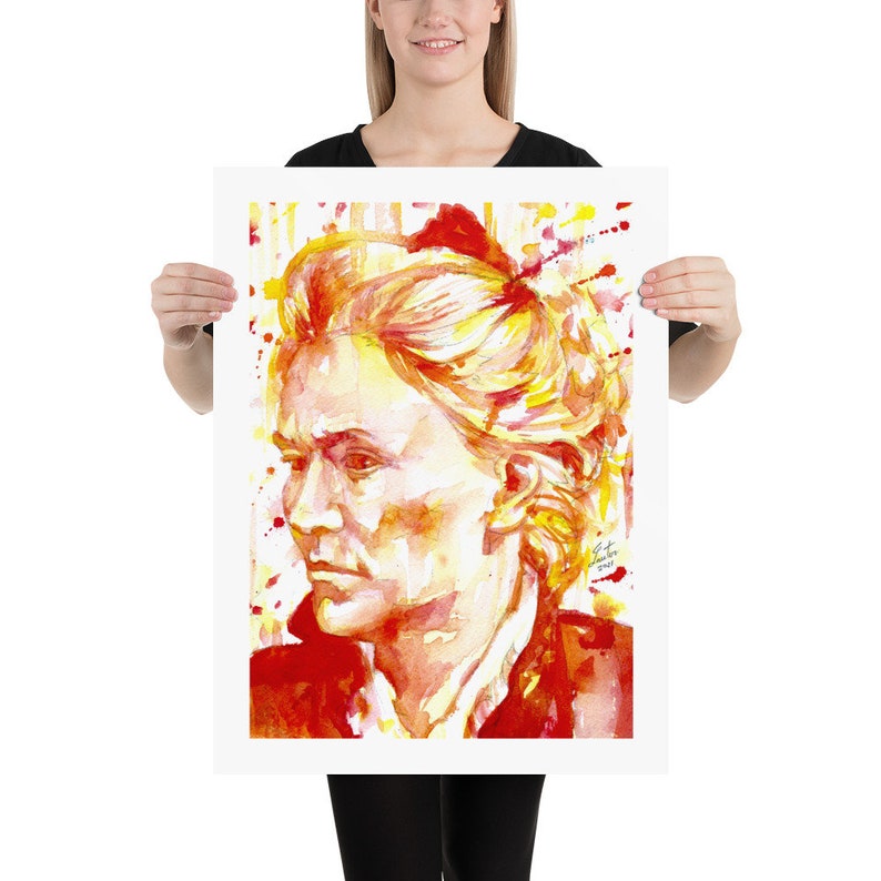 Puede incluir: Pintura al agua de una persona con cabello rubio. La pintura est&aacute; hecha en tonos de rojo, naranja y amarillo. La persona est&aacute; mirando hacia la izquierda de la imagen.