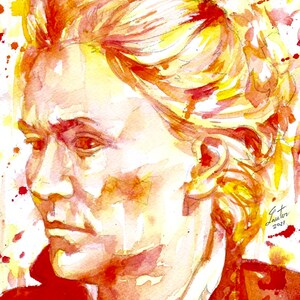 Puede incluir: Una pintura de acuarela de una persona con cabello rubio y una camisa roja. La pintura est&aacute; hecha en tonos de amarillo, naranja y rojo. El rostro de la persona es visible y est&aacute; mirando hacia la izquierda. La firma del artista y el a&ntilde;o 2021 son visibles en la esquina inferior derecha de la pintura.