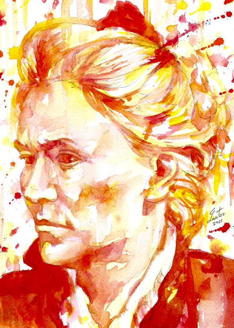 Puede incluir: Una pintura de acuarela de una persona con cabello rubio y una camisa roja. La pintura est&aacute; hecha en tonos de amarillo, naranja y rojo. El rostro de la persona es visible y est&aacute; mirando hacia la izquierda. La firma del artista y el a&ntilde;o 2021 son visibles en la esquina inferior derecha de la pintura.