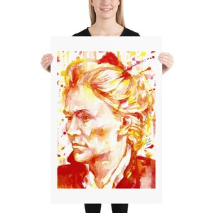 Puede incluir: Una pintura de acuarela de una persona con cabello rubio. La pintura est&aacute; hecha en tonos de rojo, naranja y amarillo. La cara de la persona es el foco principal de la pintura, y su expresi&oacute;n es seria. El fondo es una salpicadura de pintura.