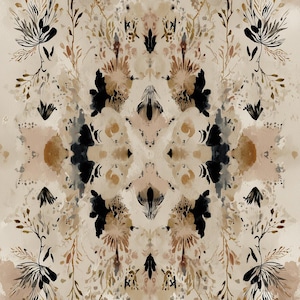 Könnte beinhalten: Ein symmetrisches Aquarelldesign mit floralen und botanischen Elementen in einer neutralen Farbpalette. Das Kunstwerk zeigt Beige, Braun, Schwarz und rosa Akzente, wodurch eine weiche und organische Ästhetik entsteht. Geeignet für die Inneneinrichtung.