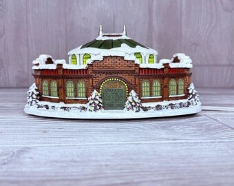 Hawthorne Village Budweiser Roundhouse Stable Holiday Collection miniature house