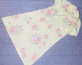 Vintage women’s handmade yellow floral dress size medium see measurements retro