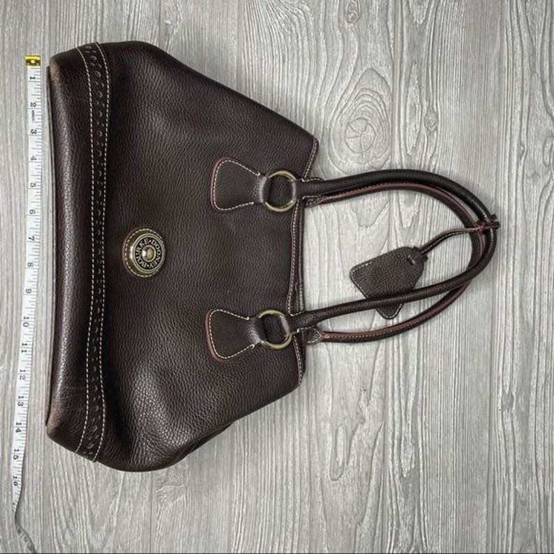 Vintage bruin leren Dooney en Bourke portemonnee schoudertas bruin jaren 90 retro afbeelding 9