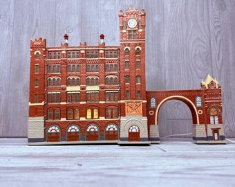 hawthorne Village Budweiser brewhouse masterpiece  & Arch for Train miniature
