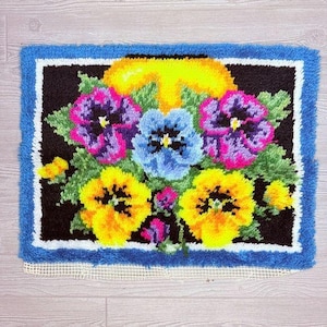Vintage floral latch hook rug art wall hanging yarn craft complete