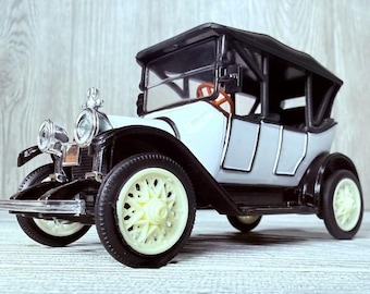 Ertl American Muscle Street Rods '34 Ford Newstalgia 1:18 Scale