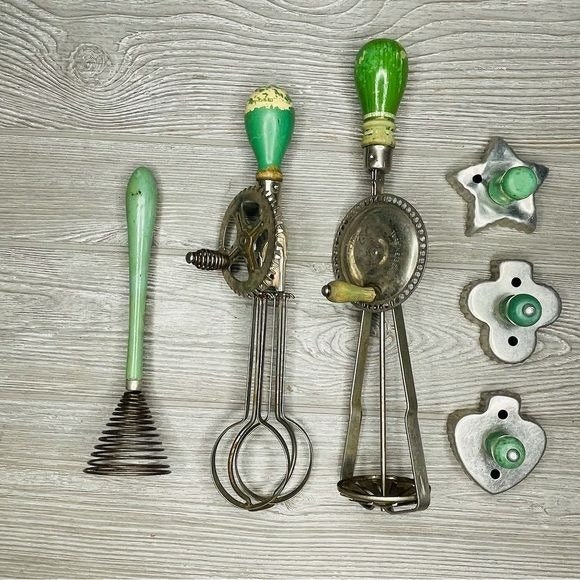 VINTAGE ANDROCK GREEN WOOD HANDLE EGG BEATER HAND MIXER NON ELECTRIC  SURVIVAL