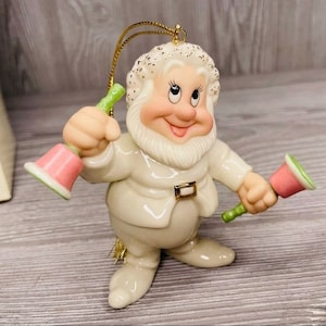 Lenox Docs Holiday Snow White Ornament Disney showcase collection 24k gold