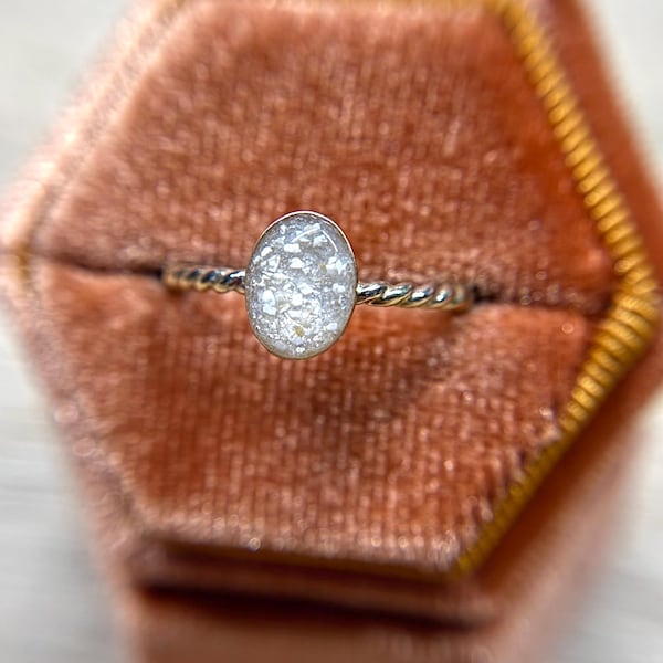 Oval Pet Cremation Ring, Pet Ash Ring, Memorial Keepsake Jewelry, Ashes Ring, Pet Remembrance Ring, Cremains Jewelry