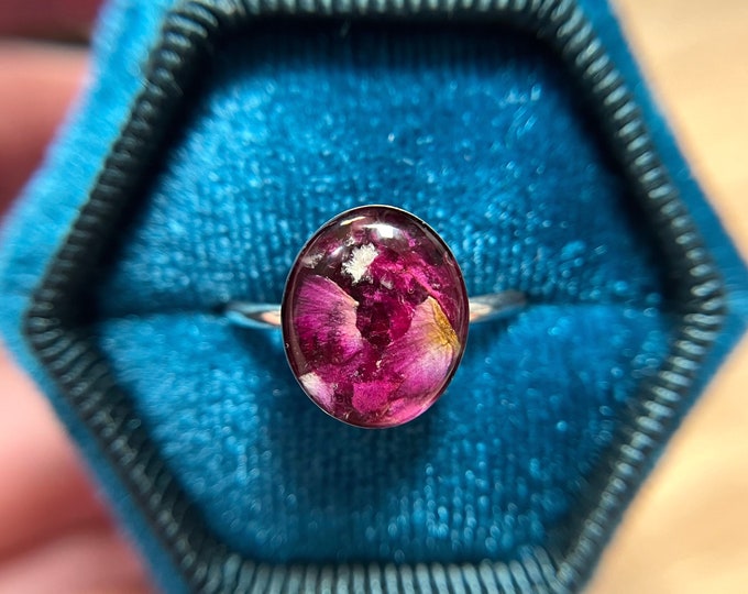 Featured listing image: Oval Memorial Flower Ring