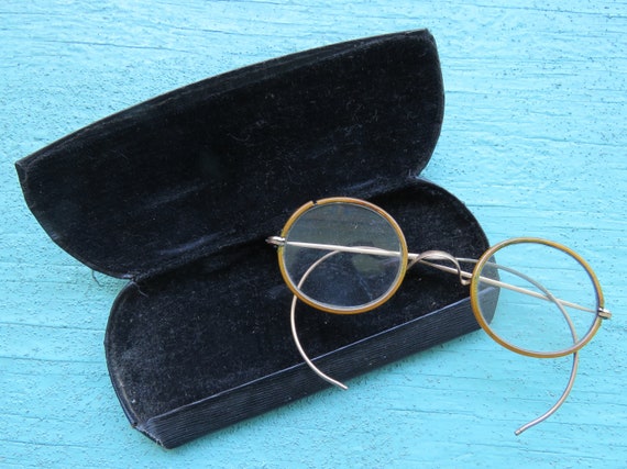 1920s Round Bakelite Windsor Eyeglasses and Case - image 1