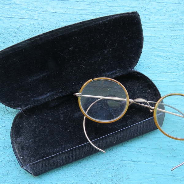 1920s Round Bakelite Windsor Eyeglasses and Case