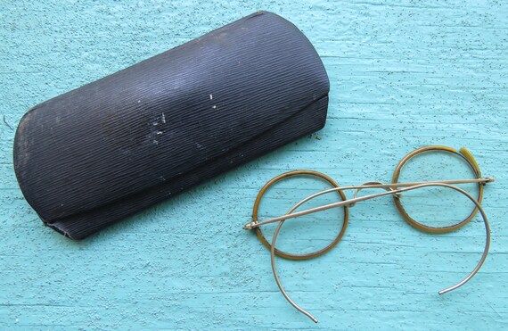 1920s Round Bakelite Windsor Eyeglasses and Case - image 2