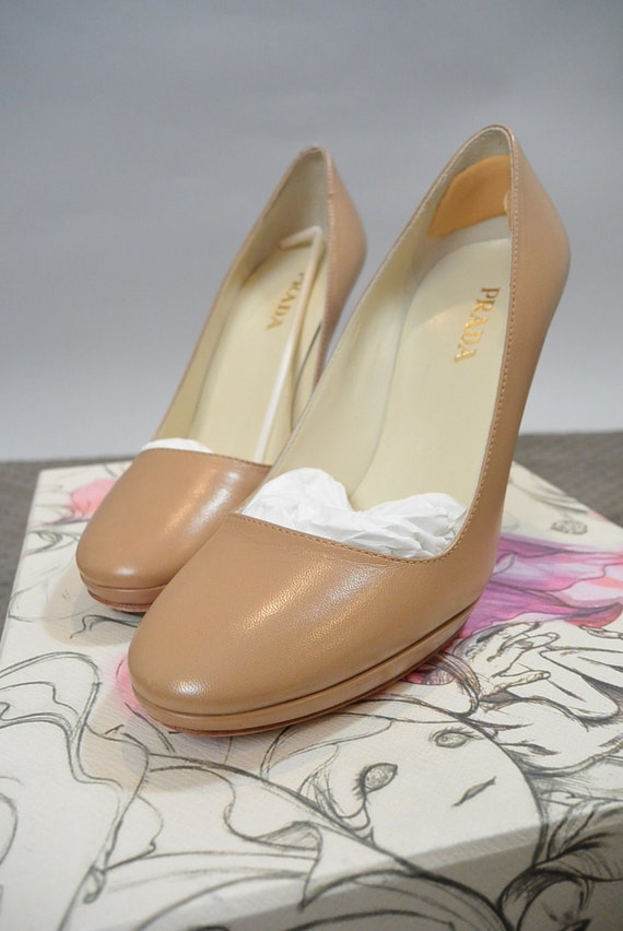 Prada Nude Pumps// Vintage Prada like New// 90s P… - image 2