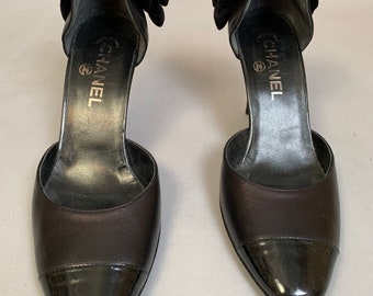 Wonderful Chanel Pumps// Patent Leather and Leather Chanel Shoes// Vintage designer Heels