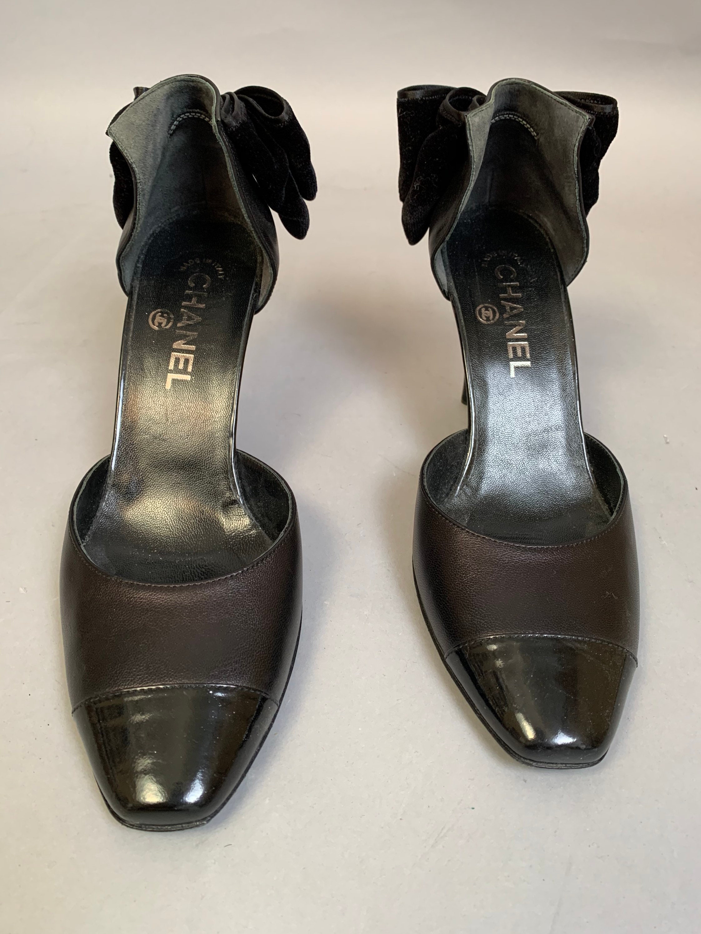 Chanel patent leather shoes deals