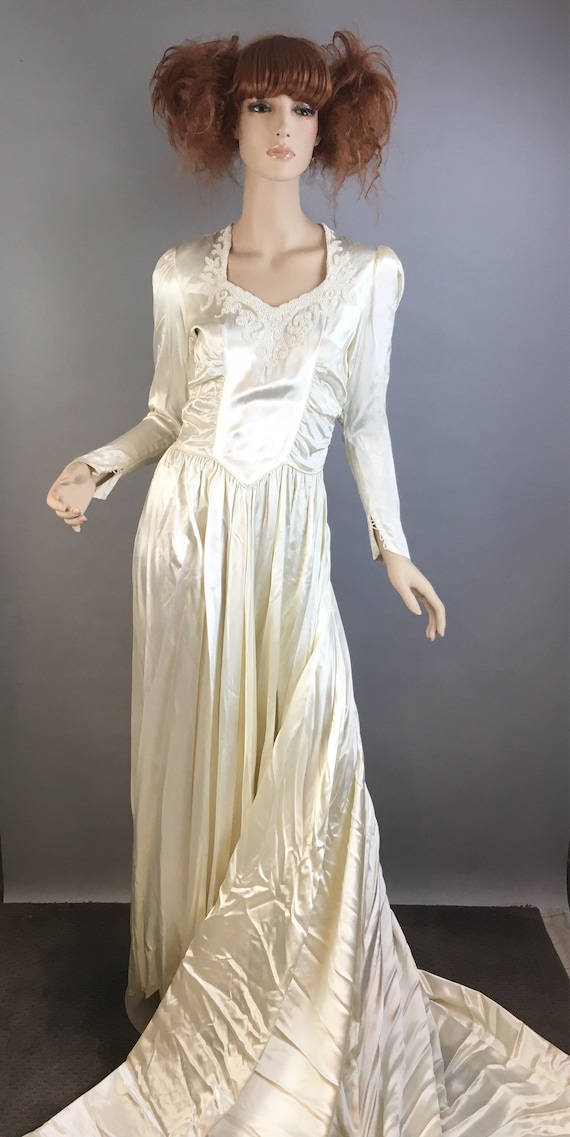 Vintage 40s Wedding Dress// 40s Silk and Bead Wedd