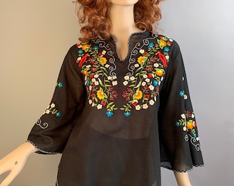 Beautiful Embroidered Peasant Dress// Vintage Embroidery Blouse// Vintage Ethnic Blouse