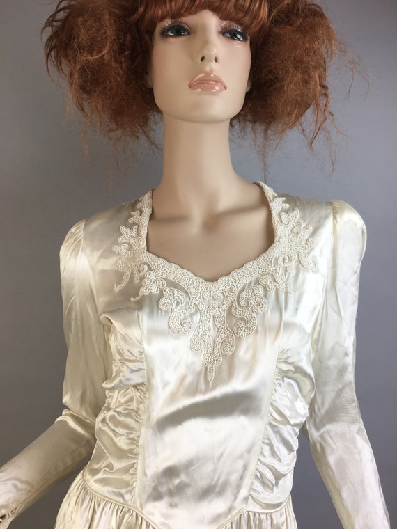 Vintage 40s Wedding Dress// 40s Silk and Bead Wed… - image 2
