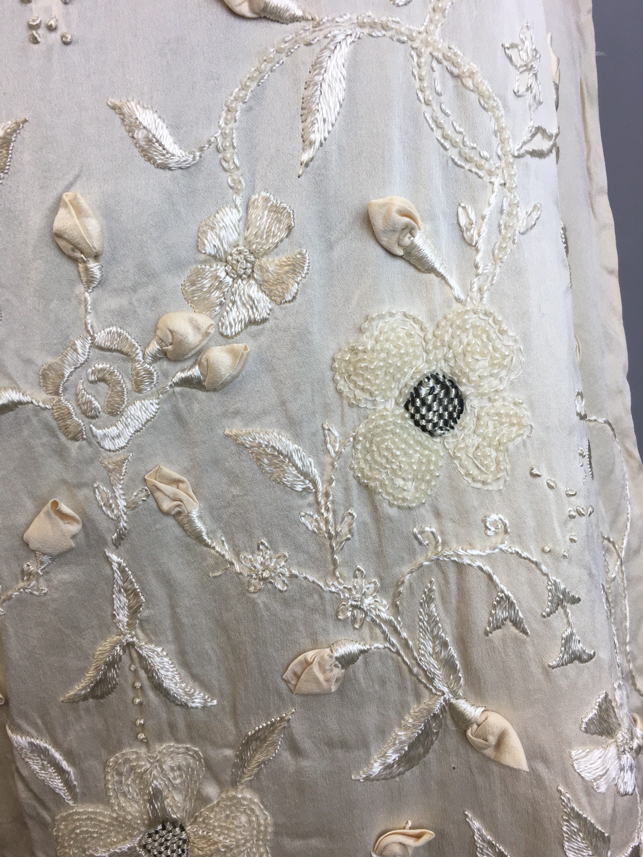 Vintage 20s Wedding Dress// Silk Embroidered Appliqué Wedding Dress Vintage 20s Wedding Dress// Silk Embroidered Appliqué Wedding Dress