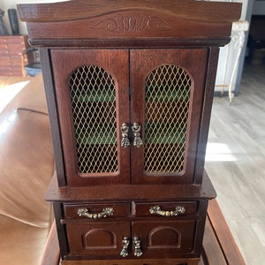 Schmuckaufbewahrung Porzellanschrank Barbie Möbel.