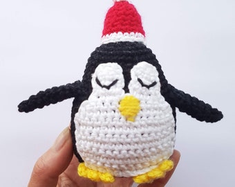 Pingüino navideño festivo - patrón de crochet