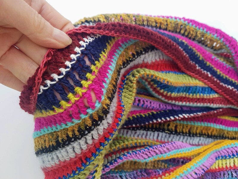 Bufanda Rainbow Tracks patrón fácil de crochet imagen 3