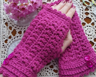 Star Stitch Fingerless Gloves - Intermediate Crochet Pattern