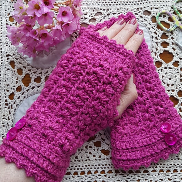 Star Stitch Fingerless Gloves - Intermediate Crochet Pattern